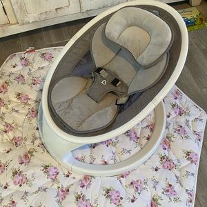 Munchkin Bluetooth Enabled Baby Swing